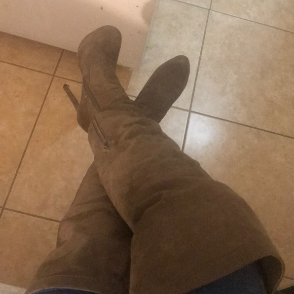 Boots - Picture 3 of 4